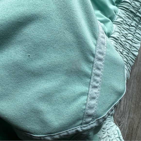 Lululemon Tracker Low Rise Mint Green Blue Running Shorts 8 - Picture 8 of 9